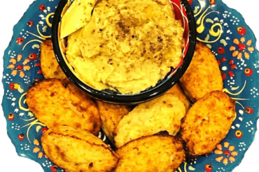 Biscoito de batata doce com chia e casca de cebola